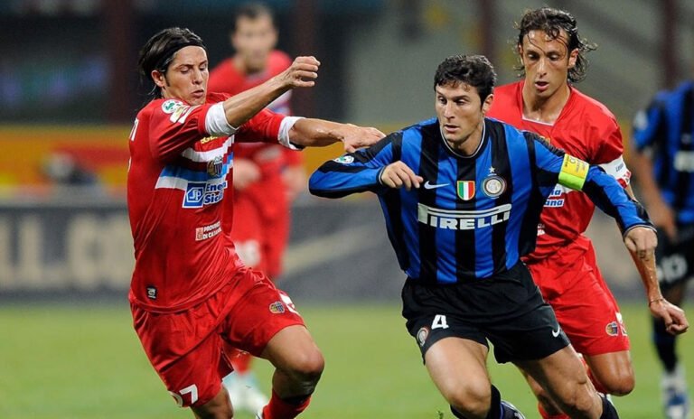 Javier Zanetti en partido con el Inter